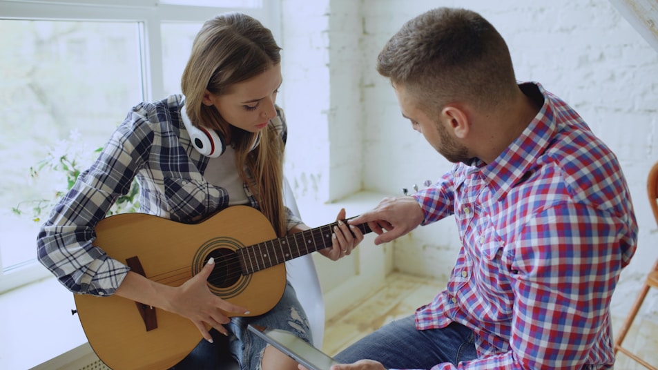 Students in online guitar class
